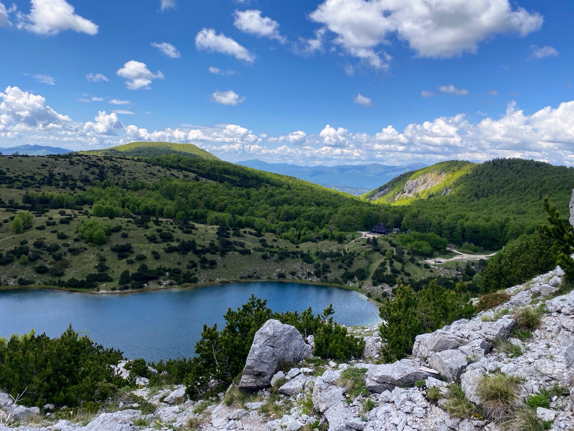 Šatorsko jezero i bjergene ved Livno